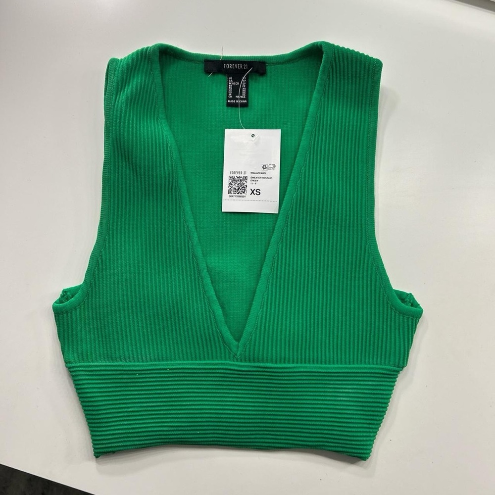 Vneck tank top cropped